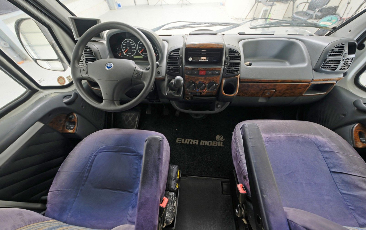 Eura Mobil A 770 HS/Rundsitzgruppe/Klima/DPF/Markise/1.Hand - Alkoven kamper: slika Eura Mobil A 770 HS/Rundsitzgruppe/Klima/DPF/Markise/1.Hand - Alkoven kamper Eura Mobil A 770 HS/Rundsitzgruppe/Klima/DPF/Markise/1.Hand - Alkoven kamper: slika Eura Mobil A 770 HS/Rundsitzgruppe/Klima/DPF/Markise/1.Hand - Alkoven kamper