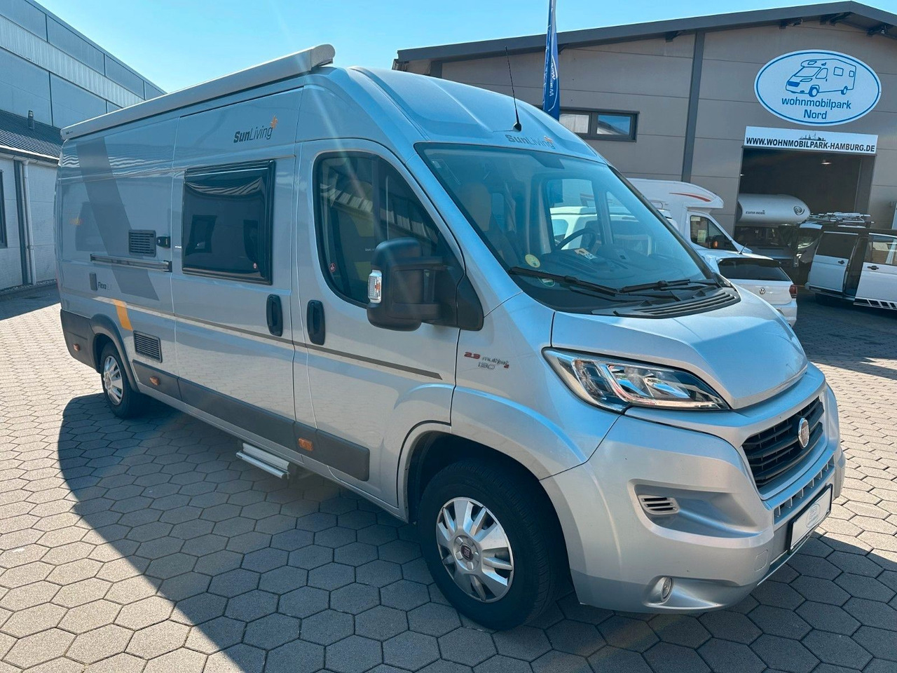 Sun Living Flexo SLX/1.Hand/Einzelbetten/Klima/Solar/Markis - Kamp kombi: slika Sun Living Flexo SLX/1.Hand/Einzelbetten/Klima/Solar/Markis - Kamp kombi Sun Living Flexo SLX/1.Hand/Einzelbetten/Klima/Solar/Markis - Kamp kombi: slika Sun Living Flexo SLX/1.Hand/Einzelbetten/Klima/Solar/Markis - Kamp kombi