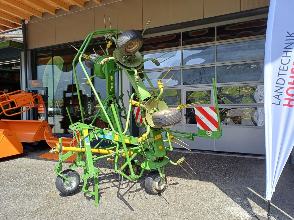 Krone KW 6.02/6 (22003) - Prevrtač sijena/ Grabulje: slika Krone KW 6.02/6 (22003) - Prevrtač sijena/ Grabulje Krone KW 6.02/6 (22003) - Prevrtač sijena/ Grabulje: slika Krone KW 6.02/6 (22003) - Prevrtač sijena/ Grabulje