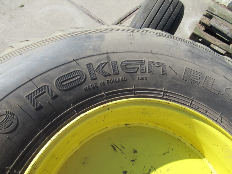 John Deere 5515V NOKIAN 550/60R22.5 + Voor Banden + Velg - Kompletan kotač za Mali traktor: slika John Deere 5515V NOKIAN 550/60R22.5 + Voor Banden + Velg - Kompletan kotač za Mali traktor John Deere 5515V NOKIAN 550/60R22.5 + Voor Banden + Velg - Kompletan kotač za Mali traktor: slika John Deere 5515V NOKIAN 550/60R22.5 + Voor Banden + Velg - Kompletan kotač za Mali traktor