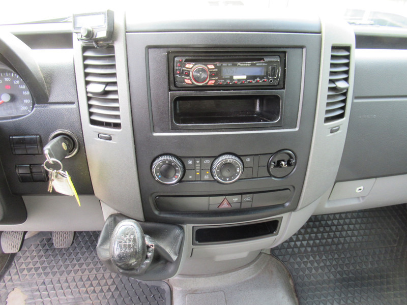 Mali kamion kiper Volkswagen Crafter 32 2.5TDI 80KW Veegvuilkipper - Tipper: slika Mali kamion kiper Volkswagen Crafter 32 2.5TDI 80KW Veegvuilkipper - Tipper