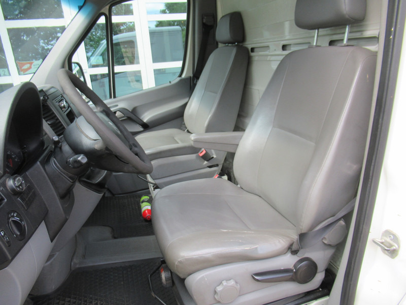 Mali kamion kiper Volkswagen Crafter 32 2.5TDI 80KW Veegvuilkipper - Tipper: slika Mali kamion kiper Volkswagen Crafter 32 2.5TDI 80KW Veegvuilkipper - Tipper