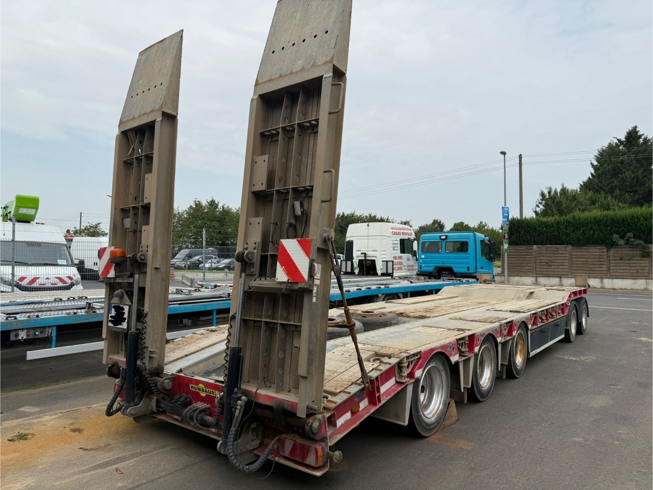 Humbaur 5-Achs Tieflader / Lift- und Lenkachse/ 50 to - Prikolica s niskim utovarivačem: slika Humbaur 5-Achs Tieflader / Lift- und Lenkachse/ 50 to - Prikolica s niskim utovarivačem Humbaur 5-Achs Tieflader / Lift- und Lenkachse/ 50 to - Prikolica s niskim utovarivačem: slika Humbaur 5-Achs Tieflader / Lift- und Lenkachse/ 50 to - Prikolica s niskim utovarivačem