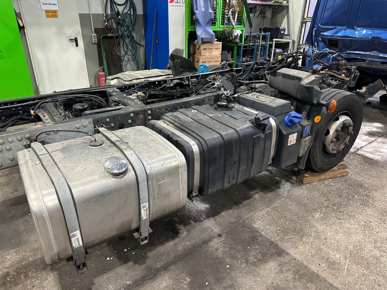 Iveco 110EL25 Unfallchassis ohne Motor/Getriebe - Kamion-šasija: slika Iveco 110EL25 Unfallchassis ohne Motor/Getriebe - Kamion-šasija Iveco 110EL25 Unfallchassis ohne Motor/Getriebe - Kamion-šasija: slika Iveco 110EL25 Unfallchassis ohne Motor/Getriebe - Kamion-šasija