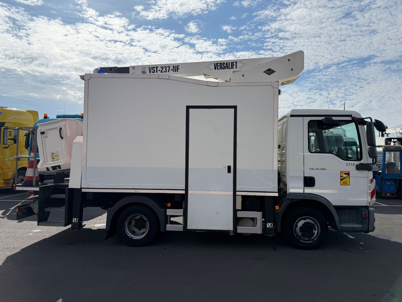 MAN TGL 12.180 Versalift/15m/orig.km/Top - Podizna platforma montirana na kamion: slika MAN TGL 12.180 Versalift/15m/orig.km/Top - Podizna platforma montirana na kamion MAN TGL 12.180 Versalift/15m/orig.km/Top - Podizna platforma montirana na kamion: slika MAN TGL 12.180 Versalift/15m/orig.km/Top - Podizna platforma montirana na kamion