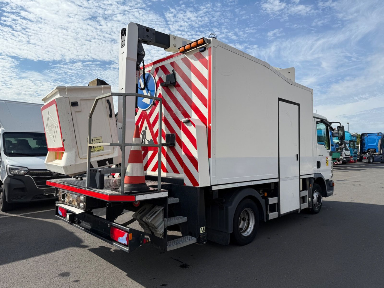 MAN TGL 12.180 Versalift/15m/orig.km/Top - Podizna platforma montirana na kamion: slika MAN TGL 12.180 Versalift/15m/orig.km/Top - Podizna platforma montirana na kamion MAN TGL 12.180 Versalift/15m/orig.km/Top - Podizna platforma montirana na kamion: slika MAN TGL 12.180 Versalift/15m/orig.km/Top - Podizna platforma montirana na kamion