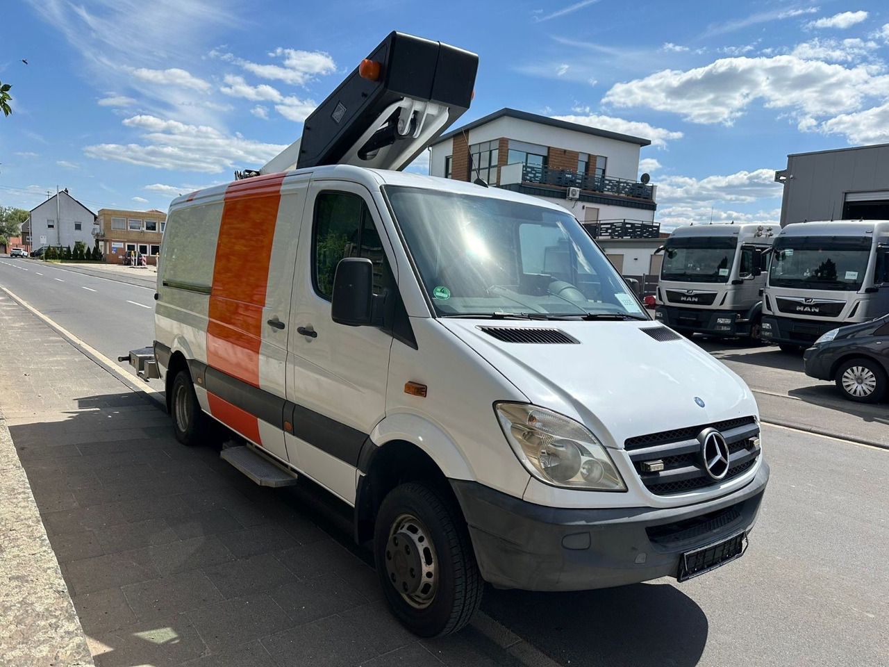 Mercedes-Benz Sprinter 515 CDI 4X4|13,2m Versailift ET-38-LFH - Podizna platforma montirana na kamion: slika Mercedes-Benz Sprinter 515 CDI 4X4|13,2m Versailift ET-38-LFH - Podizna platforma montirana na kamion Mercedes-Benz Sprinter 515 CDI 4X4|13,2m Versailift ET-38-LFH - Podizna platforma montirana na kamion: slika Mercedes-Benz Sprinter 515 CDI 4X4|13,2m Versailift ET-38-LFH - Podizna platforma montirana na kamion