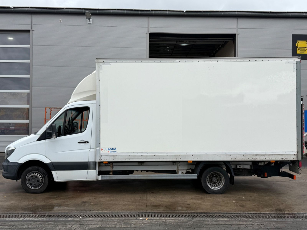 Dostavno vozilo sa zatvorenim sandukom Mercedes-Benz Sprinter II 516 Cdi Koffer / Lbw. / Automatik: slika Dostavno vozilo sa zatvorenim sandukom Mercedes-Benz Sprinter II 516 Cdi Koffer / Lbw. / Automatik Dostavno vozilo sa zatvorenim sandukom Mercedes-Benz Sprinter II 516 Cdi Koffer / Lbw. / Automatik: slika Dostavno vozilo sa zatvorenim sandukom Mercedes-Benz Sprinter II 516 Cdi Koffer / Lbw. / Automatik