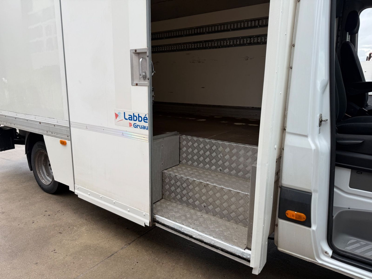 Dostavno vozilo sa zatvorenim sandukom Mercedes-Benz Sprinter II 516 Cdi Koffer / Lbw. / Automatik: slika Dostavno vozilo sa zatvorenim sandukom Mercedes-Benz Sprinter II 516 Cdi Koffer / Lbw. / Automatik Dostavno vozilo sa zatvorenim sandukom Mercedes-Benz Sprinter II 516 Cdi Koffer / Lbw. / Automatik: slika Dostavno vozilo sa zatvorenim sandukom Mercedes-Benz Sprinter II 516 Cdi Koffer / Lbw. / Automatik