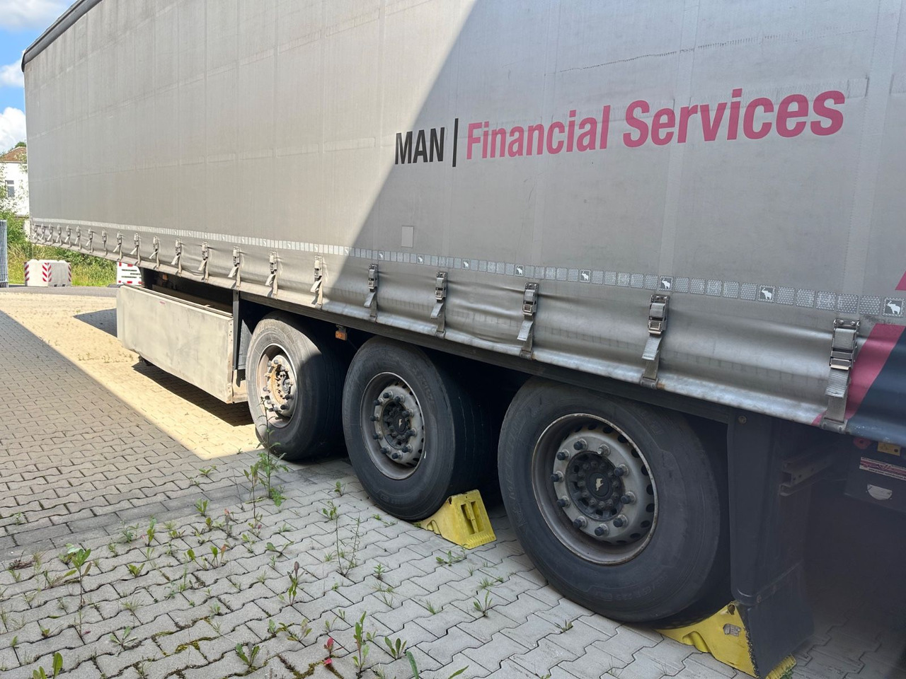 Schmitz Cargobull Gardinensattel/3-Achs/SCB*S3T/SCS 24/ Standard - Poluprikolica s ceradom: slika Schmitz Cargobull Gardinensattel/3-Achs/SCB*S3T/SCS 24/ Standard - Poluprikolica s ceradom Schmitz Cargobull Gardinensattel/3-Achs/SCB*S3T/SCS 24/ Standard - Poluprikolica s ceradom: slika Schmitz Cargobull Gardinensattel/3-Achs/SCB*S3T/SCS 24/ Standard - Poluprikolica s ceradom