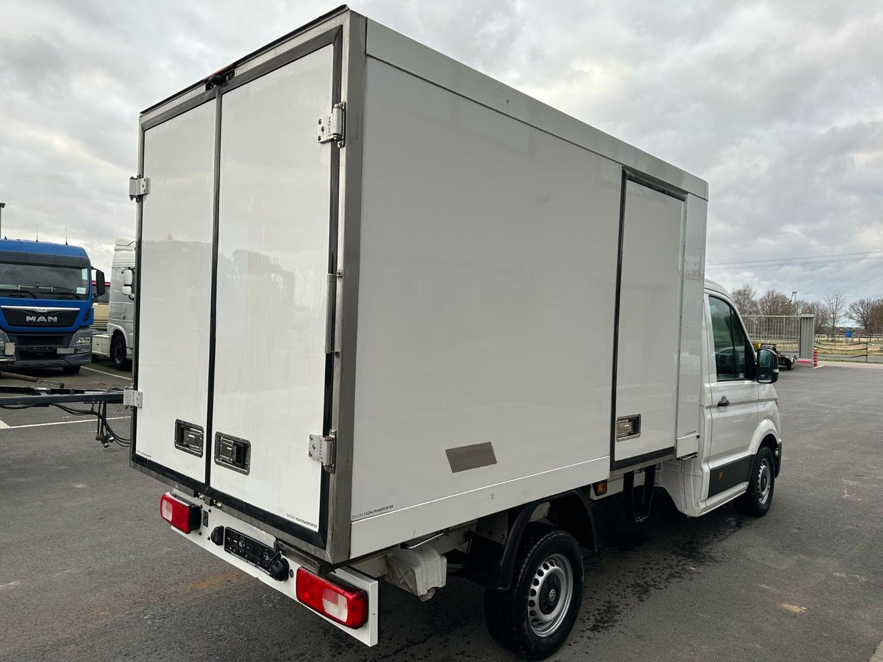 Volkswagen Crafter Frisch-Kühler*Mot. neu -überholt*Top!! - Dostavno vozilo hladnjača: slika Volkswagen Crafter Frisch-Kühler*Mot. neu -überholt*Top!! - Dostavno vozilo hladnjača Volkswagen Crafter Frisch-Kühler*Mot. neu -überholt*Top!! - Dostavno vozilo hladnjača: slika Volkswagen Crafter Frisch-Kühler*Mot. neu -überholt*Top!! - Dostavno vozilo hladnjača
