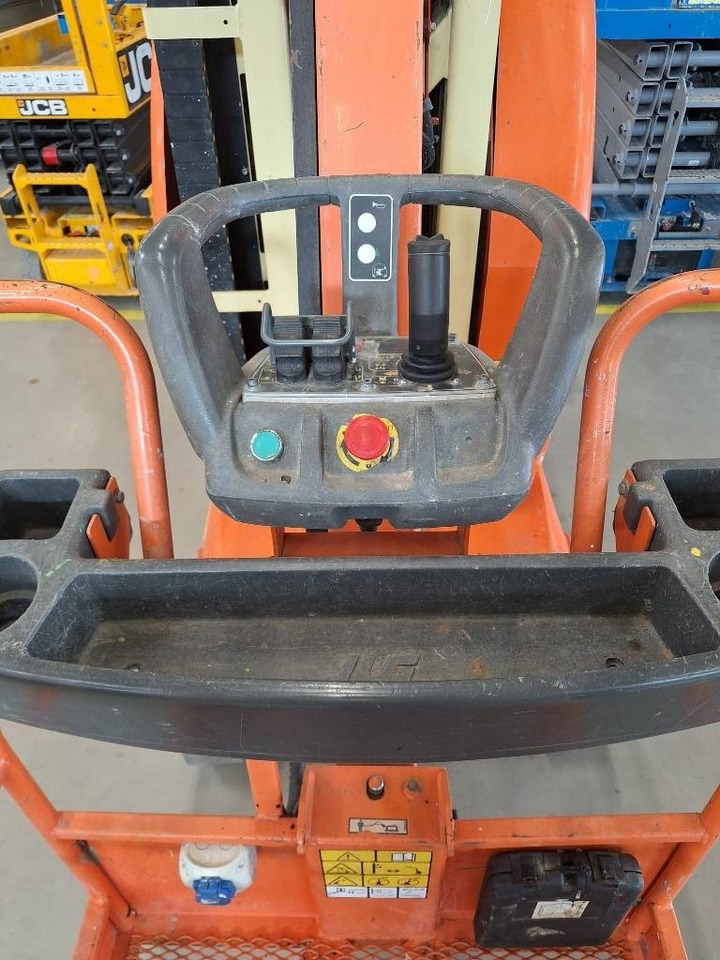 JLG Toucan 10 E - Platforma za podizanje stupa u okomitom položaju: slika JLG Toucan 10 E - Platforma za podizanje stupa u okomitom položaju JLG Toucan 10 E - Platforma za podizanje stupa u okomitom položaju: slika JLG Toucan 10 E - Platforma za podizanje stupa u okomitom položaju