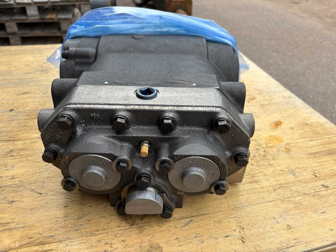 Air Dryer Compressor Cummins ST-676 - Zračni kompresor za kočnice za Kamion: slika Air Dryer Compressor Cummins ST-676 - Zračni kompresor za kočnice za Kamion Air Dryer Compressor Cummins ST-676 - Zračni kompresor za kočnice za Kamion: slika Air Dryer Compressor Cummins ST-676 - Zračni kompresor za kočnice za Kamion