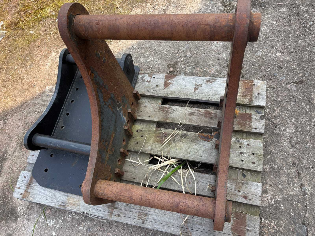 Bucket S bracket S70 and S60 - Korpa: slika Bucket S bracket S70 and S60 - Korpa Bucket S bracket S70 and S60 - Korpa: slika Bucket S bracket S70 and S60 - Korpa