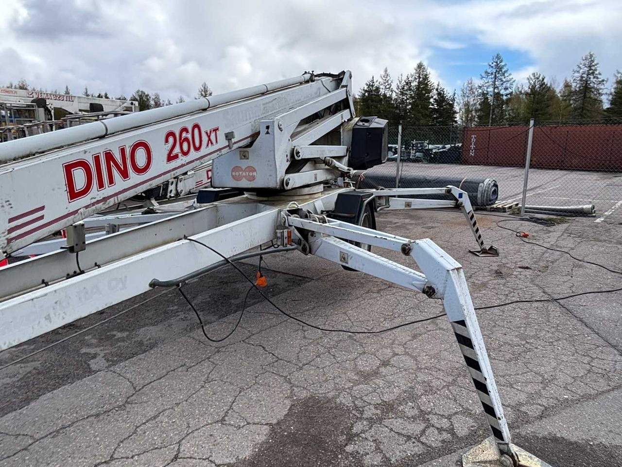 Trailer boom lift Dino 260XT - Radna platforma na prikolici: slika Trailer boom lift Dino 260XT - Radna platforma na prikolici Trailer boom lift Dino 260XT - Radna platforma na prikolici: slika Trailer boom lift Dino 260XT - Radna platforma na prikolici