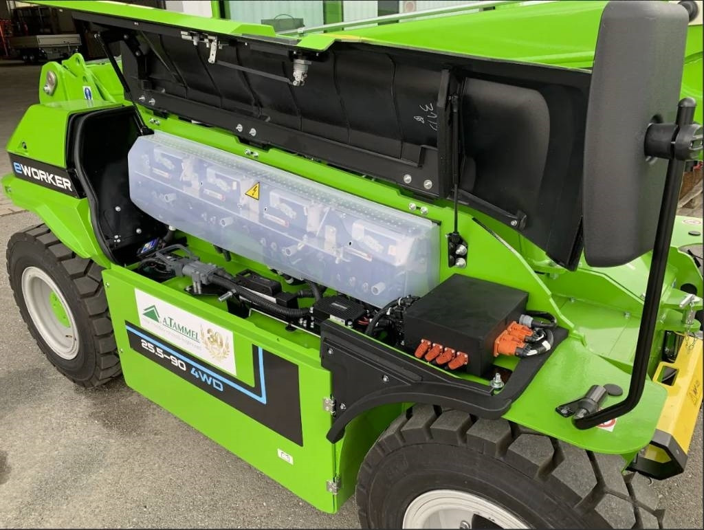 Teleskopski rukovatelj Merlo EW25.5-90 4WD: slika Teleskopski rukovatelj Merlo EW25.5-90 4WD Teleskopski rukovatelj Merlo EW25.5-90 4WD: slika Teleskopski rukovatelj Merlo EW25.5-90 4WD