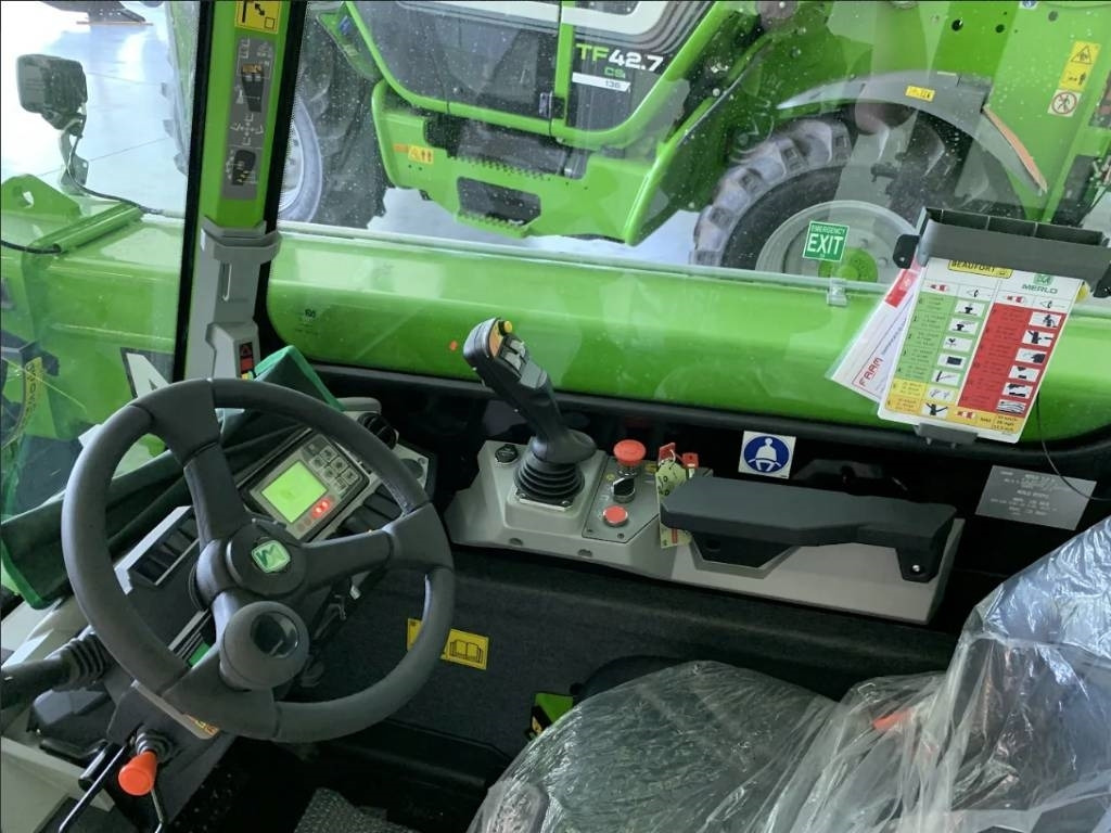 Teleskopski rukovatelj Merlo EW25.5-90 4WD: slika Teleskopski rukovatelj Merlo EW25.5-90 4WD Teleskopski rukovatelj Merlo EW25.5-90 4WD: slika Teleskopski rukovatelj Merlo EW25.5-90 4WD