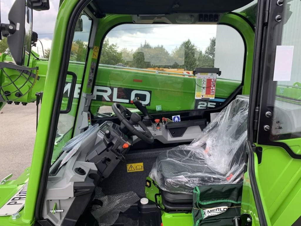 Teleskopski rukovatelj Merlo EW25.5-90 4WD: slika Teleskopski rukovatelj Merlo EW25.5-90 4WD Teleskopski rukovatelj Merlo EW25.5-90 4WD: slika Teleskopski rukovatelj Merlo EW25.5-90 4WD