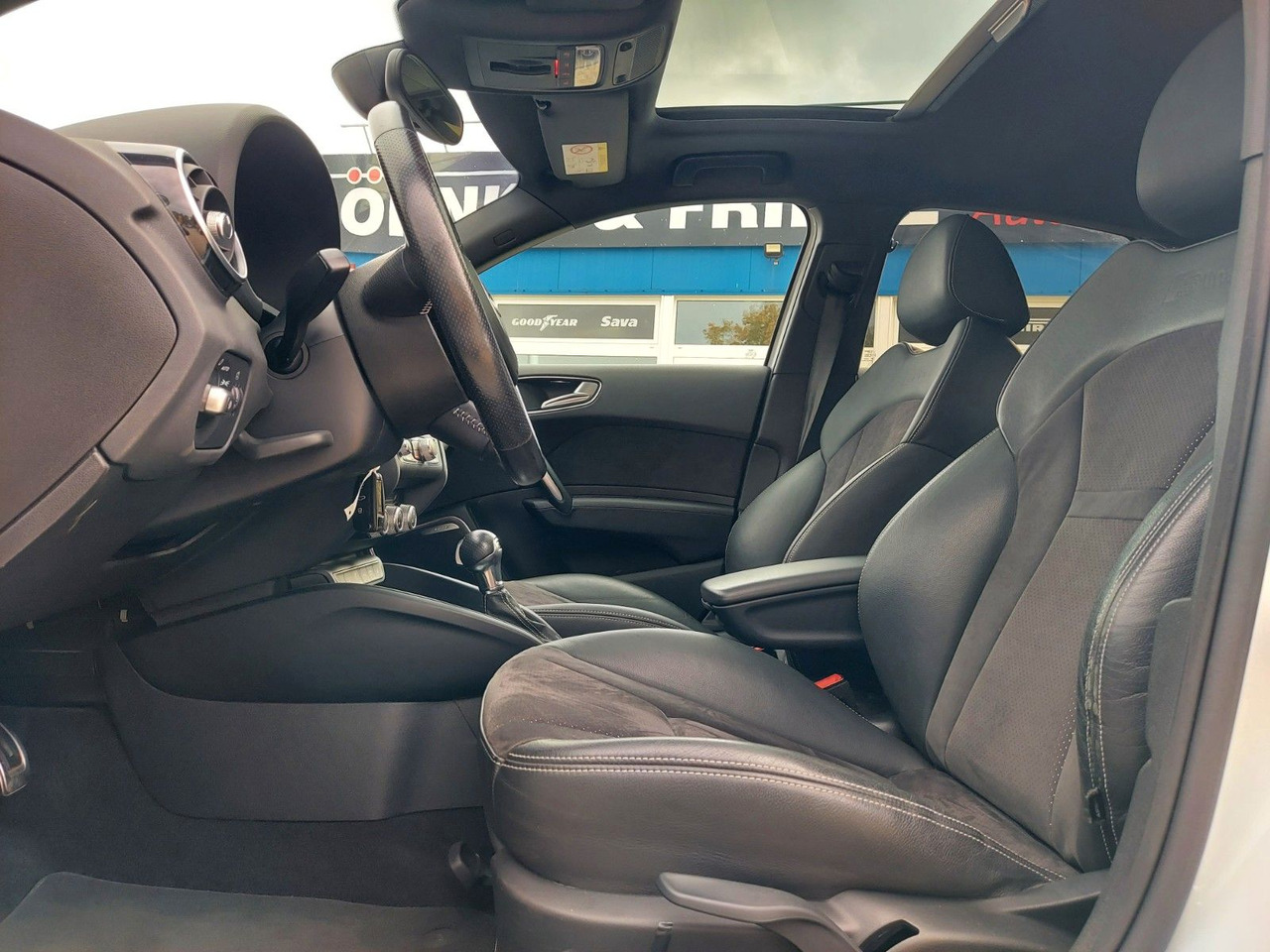 Limuzina Audi A1 Sportback sport S-Line Pano Bose Xenon DAB: slika Limuzina Audi A1 Sportback sport S-Line Pano Bose Xenon DAB Limuzina Audi A1 Sportback sport S-Line Pano Bose Xenon DAB: slika Limuzina Audi A1 Sportback sport S-Line Pano Bose Xenon DAB