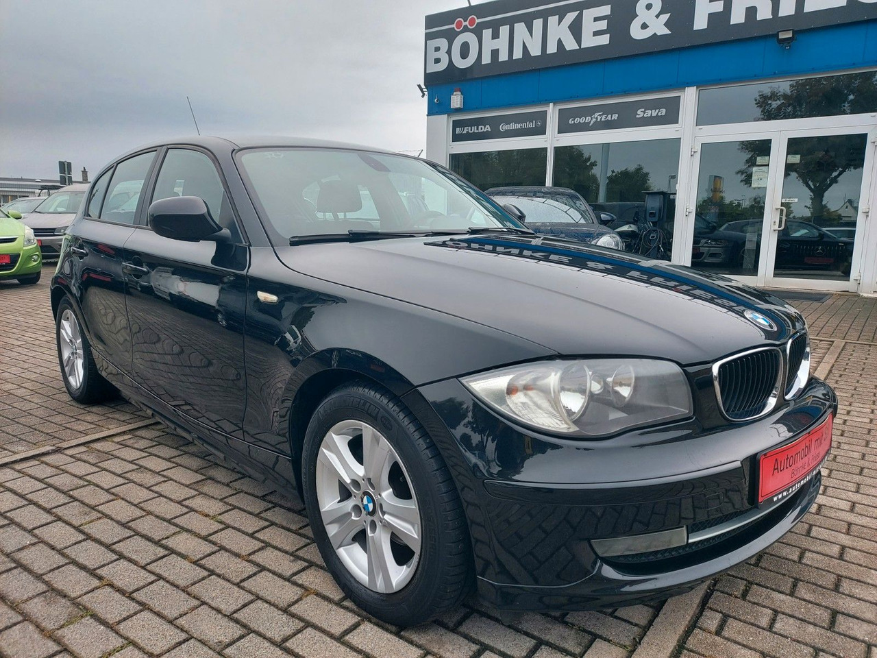 BMW 116 Baureihe 1 Lim. 116d Klima Sitzheizung - Limuzina: slika BMW 116 Baureihe 1 Lim. 116d Klima Sitzheizung - Limuzina BMW 116 Baureihe 1 Lim. 116d Klima Sitzheizung - Limuzina: slika BMW 116 Baureihe 1 Lim. 116d Klima Sitzheizung - Limuzina