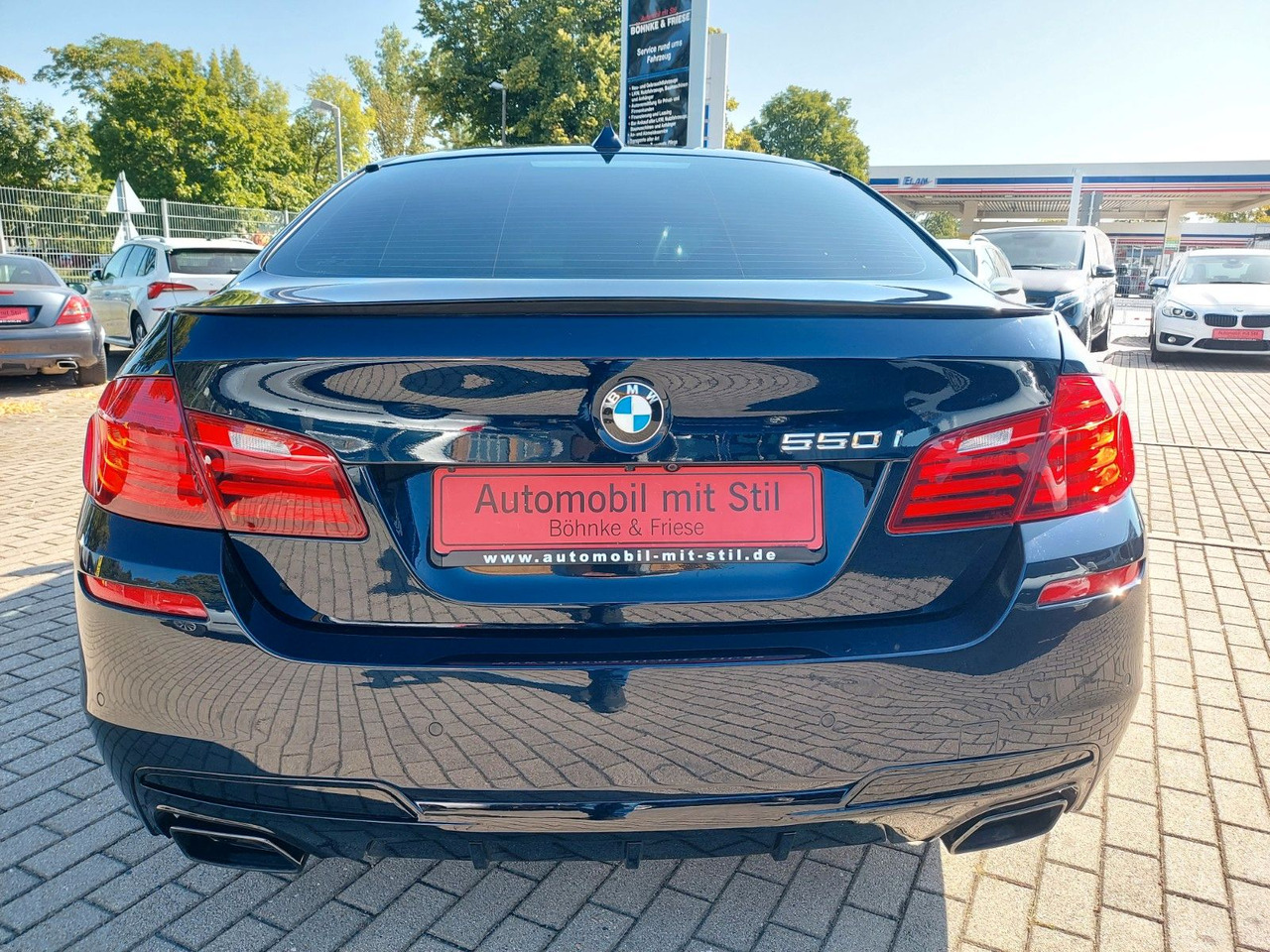 BMW 550i Limousine Autom. M-Sport HUD Glasdach H&K - Limuzina: slika BMW 550i Limousine Autom. M-Sport HUD Glasdach H&K - Limuzina BMW 550i Limousine Autom. M-Sport HUD Glasdach H&K - Limuzina: slika BMW 550i Limousine Autom. M-Sport HUD Glasdach H&K - Limuzina