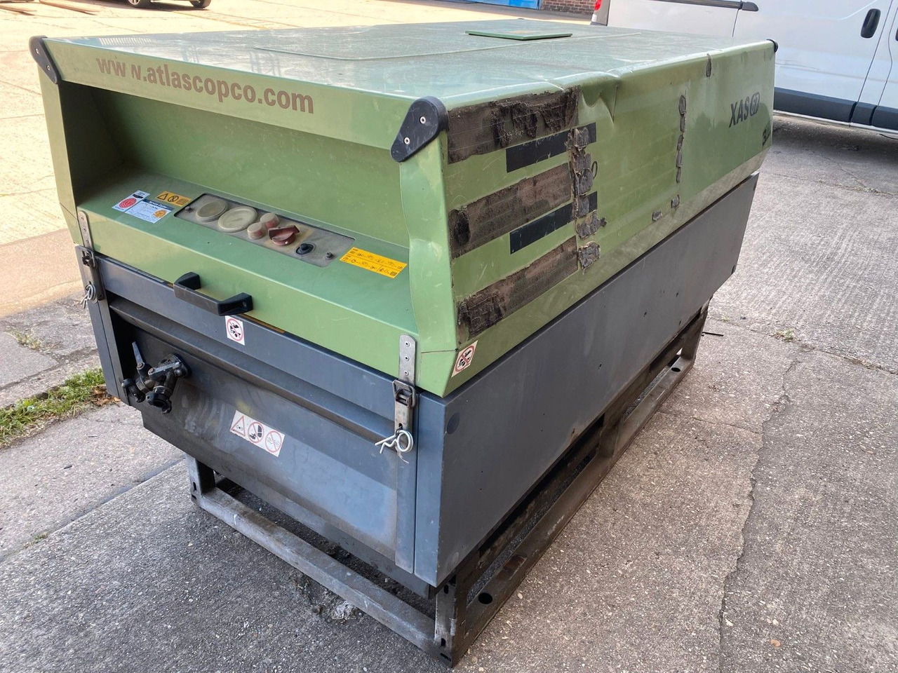 Atlas Copco Air Kompressor XAS67 G6,5 - Drugi strojevi: slika Atlas Copco Air Kompressor XAS67 G6,5 - Drugi strojevi Atlas Copco Air Kompressor XAS67 G6,5 - Drugi strojevi: slika Atlas Copco Air Kompressor XAS67 G6,5 - Drugi strojevi