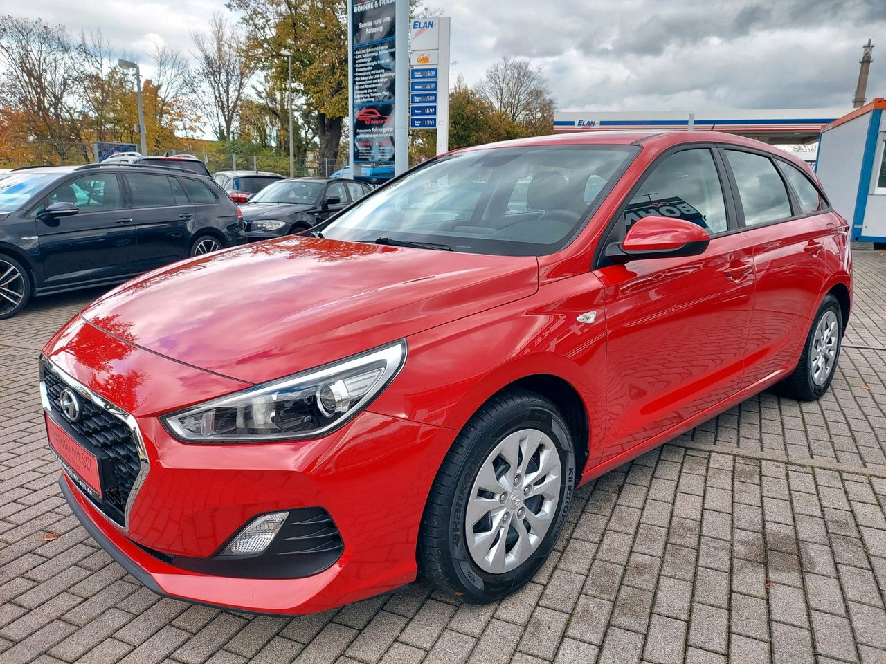 Hyundai i30 cw Pure Klima Spurasssist 8x Räder - Karavan: slika Hyundai i30 cw Pure Klima Spurasssist 8x Räder - Karavan Hyundai i30 cw Pure Klima Spurasssist 8x Räder - Karavan: slika Hyundai i30 cw Pure Klima Spurasssist 8x Räder - Karavan