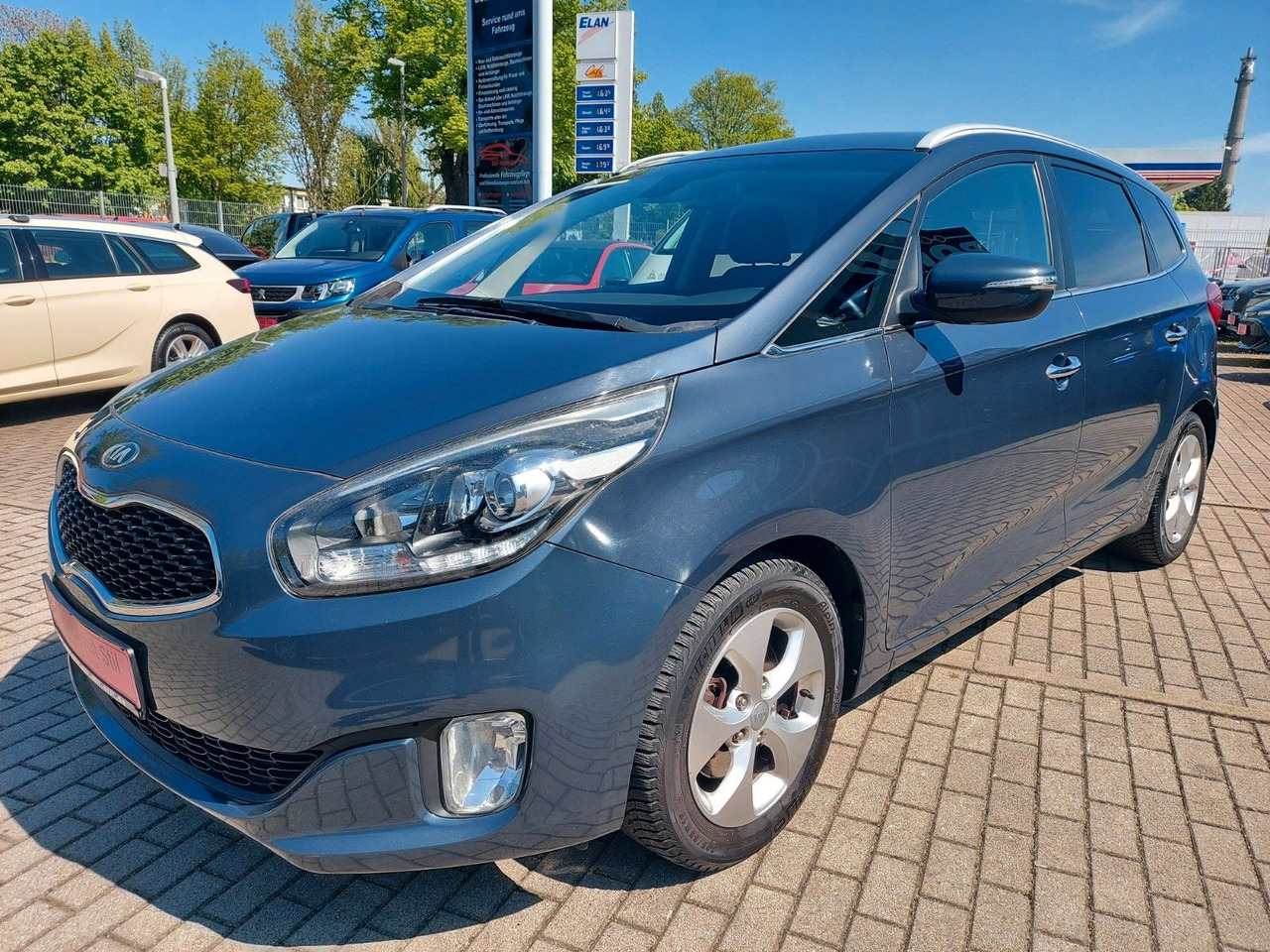 Kia Carens Spirit 7 Sitze Kamera Klima Navi Tempo - SUV: slika Kia Carens Spirit 7 Sitze Kamera Klima Navi Tempo - SUV Kia Carens Spirit 7 Sitze Kamera Klima Navi Tempo - SUV: slika Kia Carens Spirit 7 Sitze Kamera Klima Navi Tempo - SUV