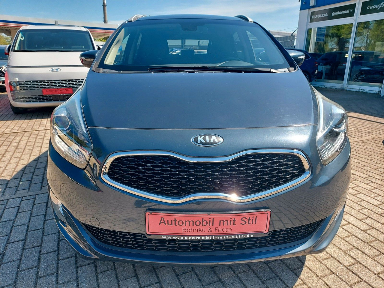 Kia Carens Spirit 7 Sitze Kamera Klima Navi Tempo - SUV: slika Kia Carens Spirit 7 Sitze Kamera Klima Navi Tempo - SUV Kia Carens Spirit 7 Sitze Kamera Klima Navi Tempo - SUV: slika Kia Carens Spirit 7 Sitze Kamera Klima Navi Tempo - SUV
