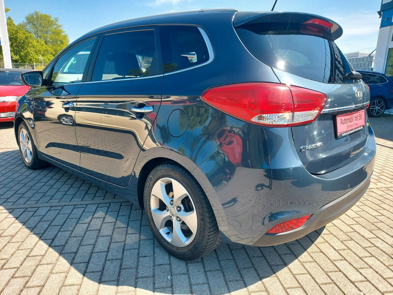 Kia Carens Spirit 7 Sitze Kamera Klima Navi Tempo - SUV: slika Kia Carens Spirit 7 Sitze Kamera Klima Navi Tempo - SUV Kia Carens Spirit 7 Sitze Kamera Klima Navi Tempo - SUV: slika Kia Carens Spirit 7 Sitze Kamera Klima Navi Tempo - SUV