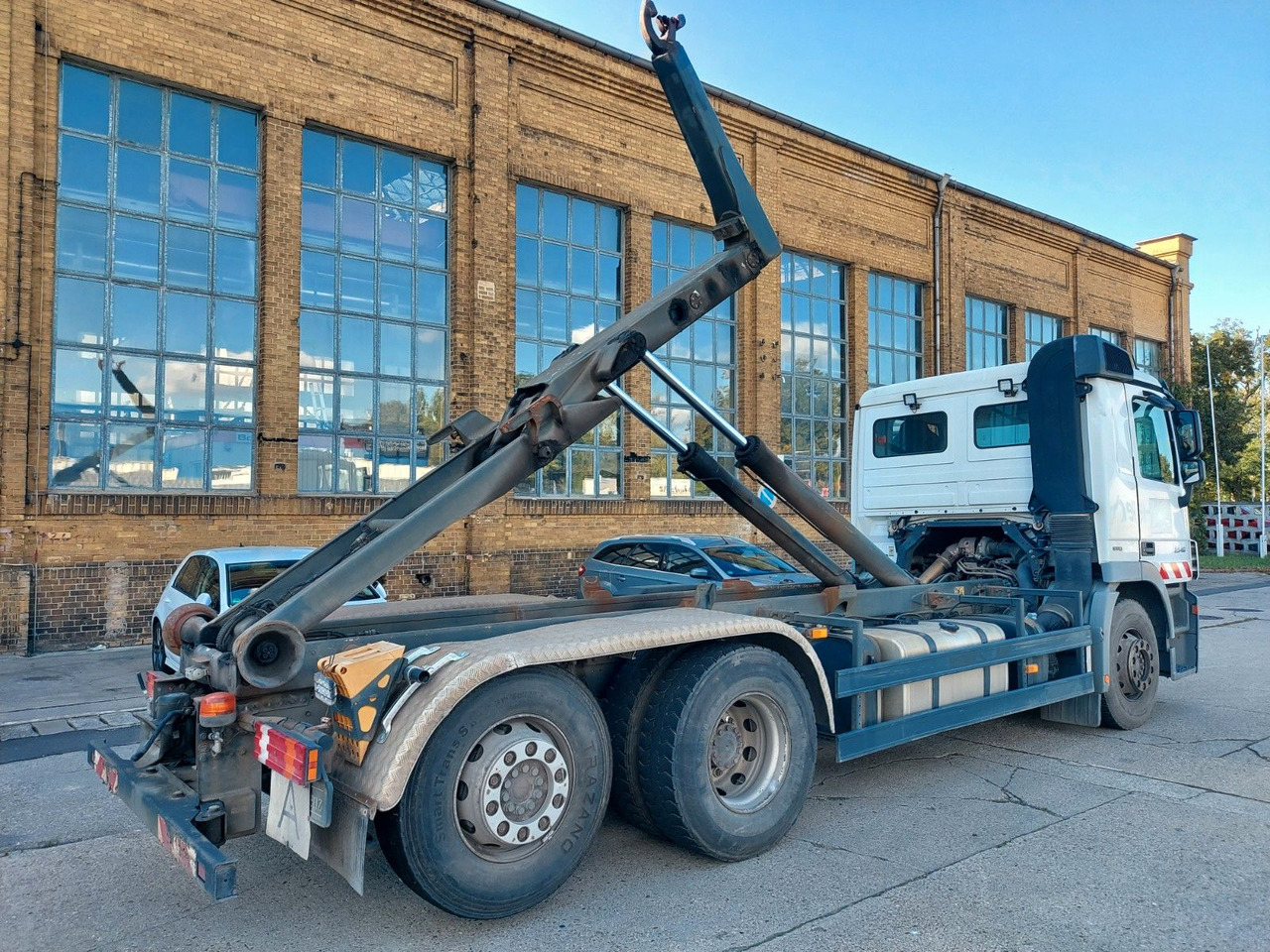 Mercedes-Benz Actros 6-Zyl. 2546 ABROLLKIPPER MEILER - Kamion s kukastom dizalicom: slika Mercedes-Benz Actros 6-Zyl. 2546 ABROLLKIPPER MEILER - Kamion s kukastom dizalicom Mercedes-Benz Actros 6-Zyl. 2546 ABROLLKIPPER MEILER - Kamion s kukastom dizalicom: slika Mercedes-Benz Actros 6-Zyl. 2546 ABROLLKIPPER MEILER - Kamion s kukastom dizalicom