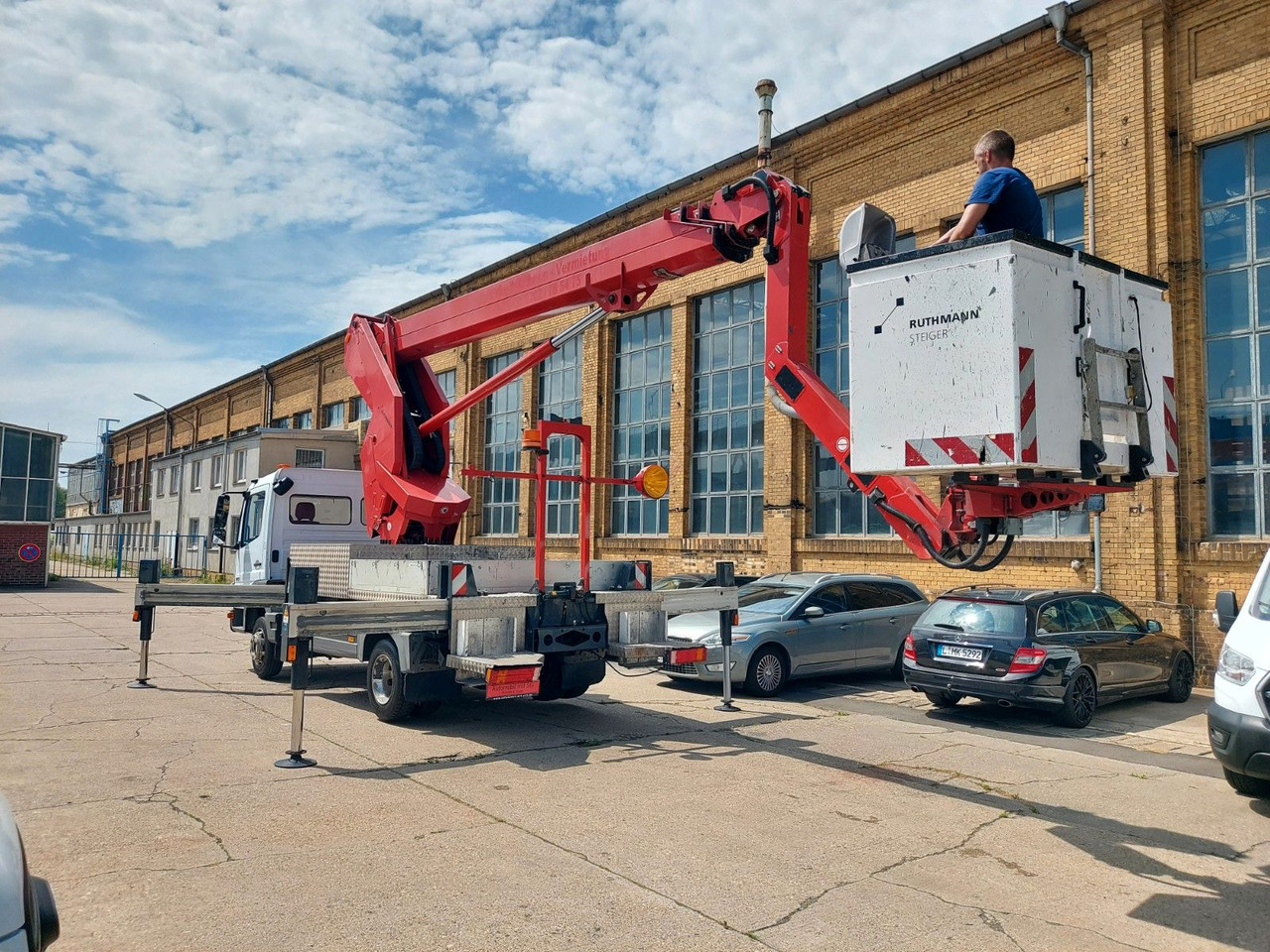 Podizna platforma montirana na kamion Mercedes-Benz Atego 2 4-Zyl. 4x2  RUTHMANN T270  27 METER: slika Podizna platforma montirana na kamion Mercedes-Benz Atego 2 4-Zyl. 4x2  RUTHMANN T270  27 METER