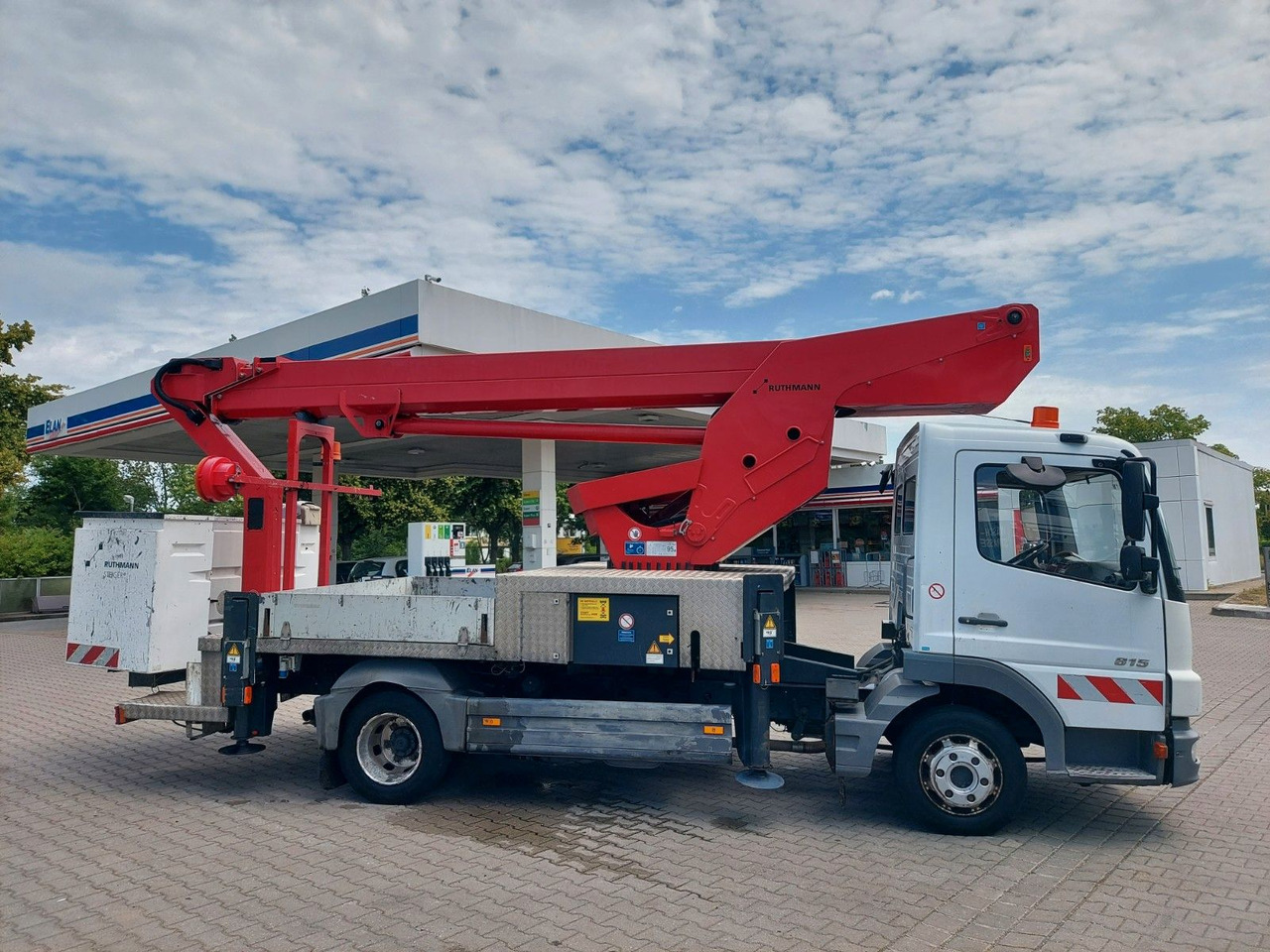 Podizna platforma montirana na kamion Mercedes-Benz Atego 2 4-Zyl. 4x2  RUTHMANN T270  27 METER: slika Podizna platforma montirana na kamion Mercedes-Benz Atego 2 4-Zyl. 4x2  RUTHMANN T270  27 METER