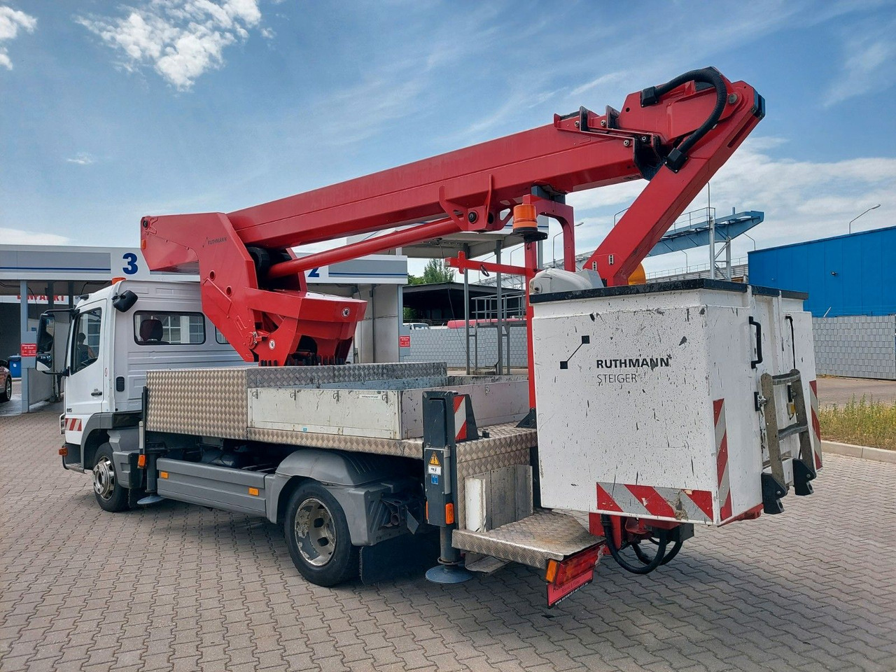 Podizna platforma montirana na kamion Mercedes-Benz Atego 2 4-Zyl. 4x2  RUTHMANN T270  27 METER: slika Podizna platforma montirana na kamion Mercedes-Benz Atego 2 4-Zyl. 4x2  RUTHMANN T270  27 METER