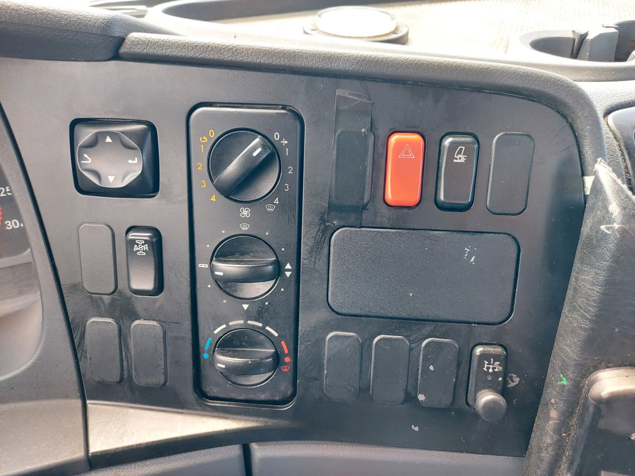 Podizna platforma montirana na kamion Mercedes-Benz Atego 2 4-Zyl. 4x2  RUTHMANN T270  27 METER: slika Podizna platforma montirana na kamion Mercedes-Benz Atego 2 4-Zyl. 4x2  RUTHMANN T270  27 METER
