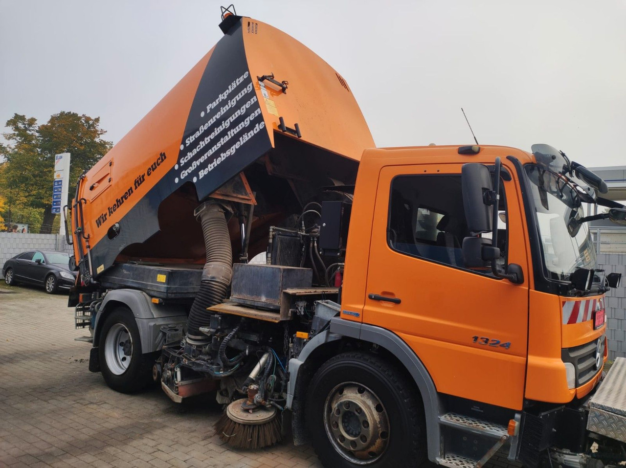 Mercedes-Benz Atego 2 6-Zyl. 4x2 1324 Schmidt SK 600 Klima - Cestovna čistilica: slika Mercedes-Benz Atego 2 6-Zyl. 4x2 1324 Schmidt SK 600 Klima - Cestovna čistilica Mercedes-Benz Atego 2 6-Zyl. 4x2 1324 Schmidt SK 600 Klima - Cestovna čistilica: slika Mercedes-Benz Atego 2 6-Zyl. 4x2 1324 Schmidt SK 600 Klima - Cestovna čistilica