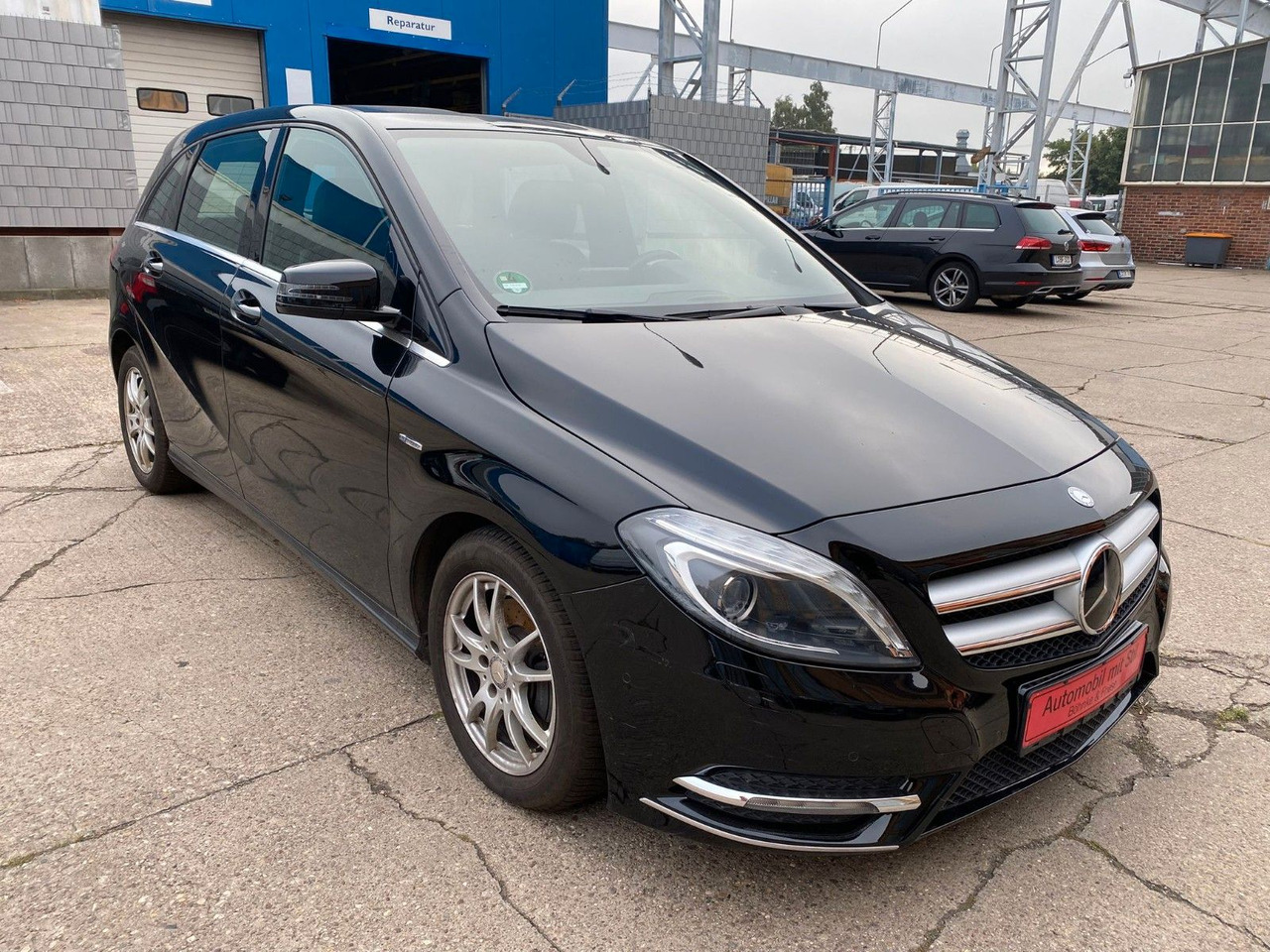 Mercedes-Benz B 180 B -Klasse B 180 Autom. Xenon Navi - Limuzina: slika  Mercedes-Benz B 180 B -Klasse B 180 Autom. Xenon Navi - Limuzina Mercedes-Benz B 180 B -Klasse B 180 Autom. Xenon Navi - Limuzina: slika  Mercedes-Benz B 180 B -Klasse B 180 Autom. Xenon Navi - Limuzina