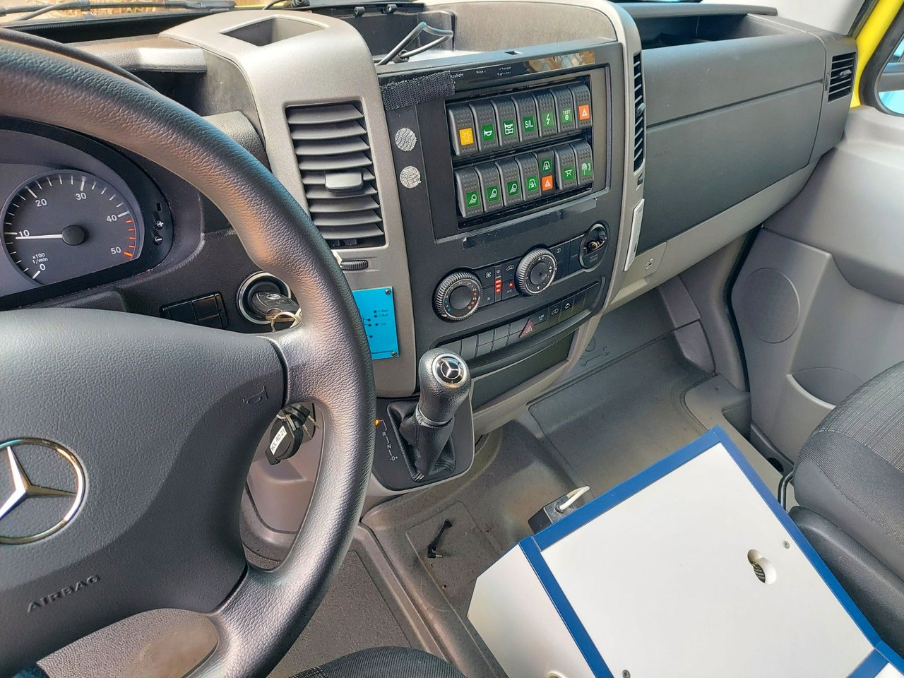 Novi Vozilo hitne pomoći Mercedes-Benz Sprinter II Pritsche 516 Autom. RTW Ambulance: slika Novi Vozilo hitne pomoći Mercedes-Benz Sprinter II Pritsche 516 Autom. RTW Ambulance