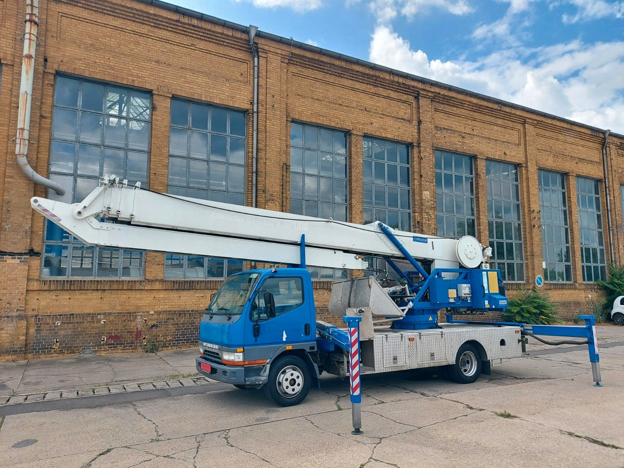 Mitsubishi CANTER DACHDECKER KLAAS AUTOKRAN - Kamion s kranom: slika Mitsubishi CANTER DACHDECKER KLAAS AUTOKRAN - Kamion s kranom Mitsubishi CANTER DACHDECKER KLAAS AUTOKRAN - Kamion s kranom: slika Mitsubishi CANTER DACHDECKER KLAAS AUTOKRAN - Kamion s kranom