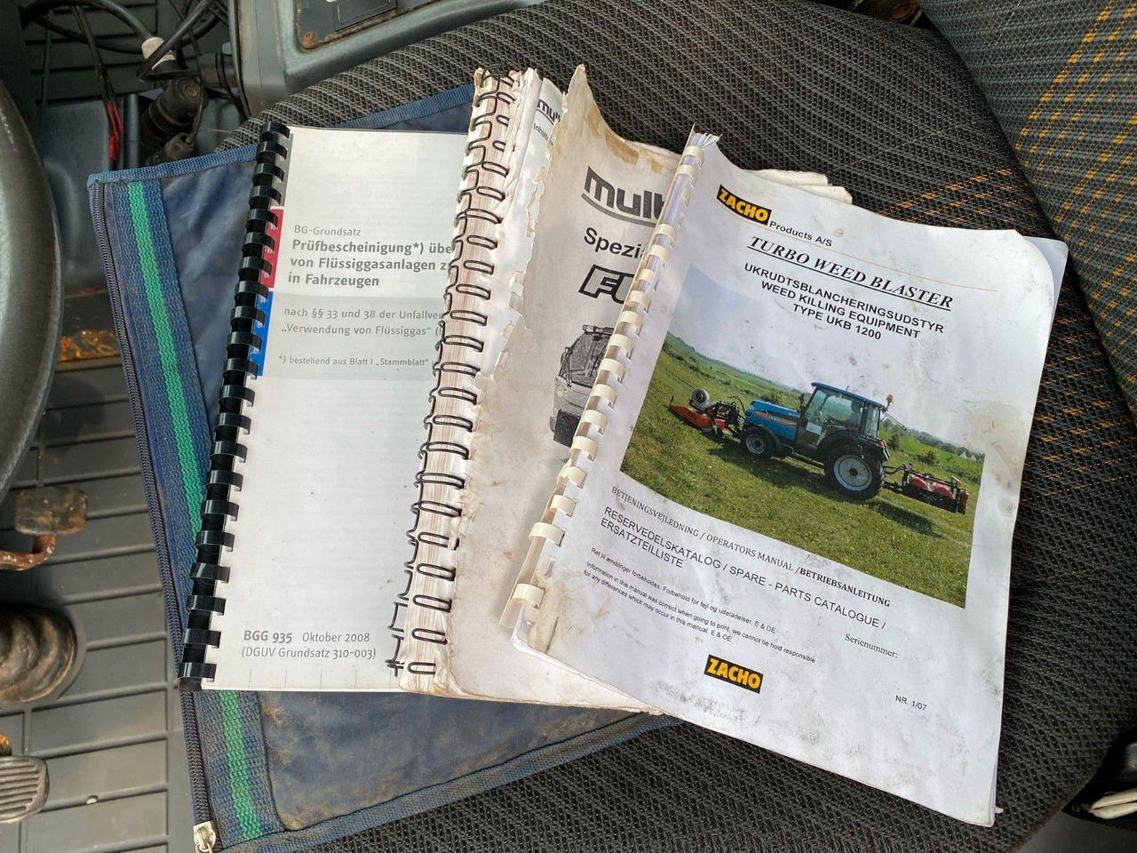 Mali kamion kiper, Dostavno vozilo s dvostrukom kabinom Multicar MULTICAR M30 DOKA 4X4 ALLRAD DREIS. KIPPER ZACHO: slika Mali kamion kiper, Dostavno vozilo s dvostrukom kabinom Multicar MULTICAR M30 DOKA 4X4 ALLRAD DREIS. KIPPER ZACHO