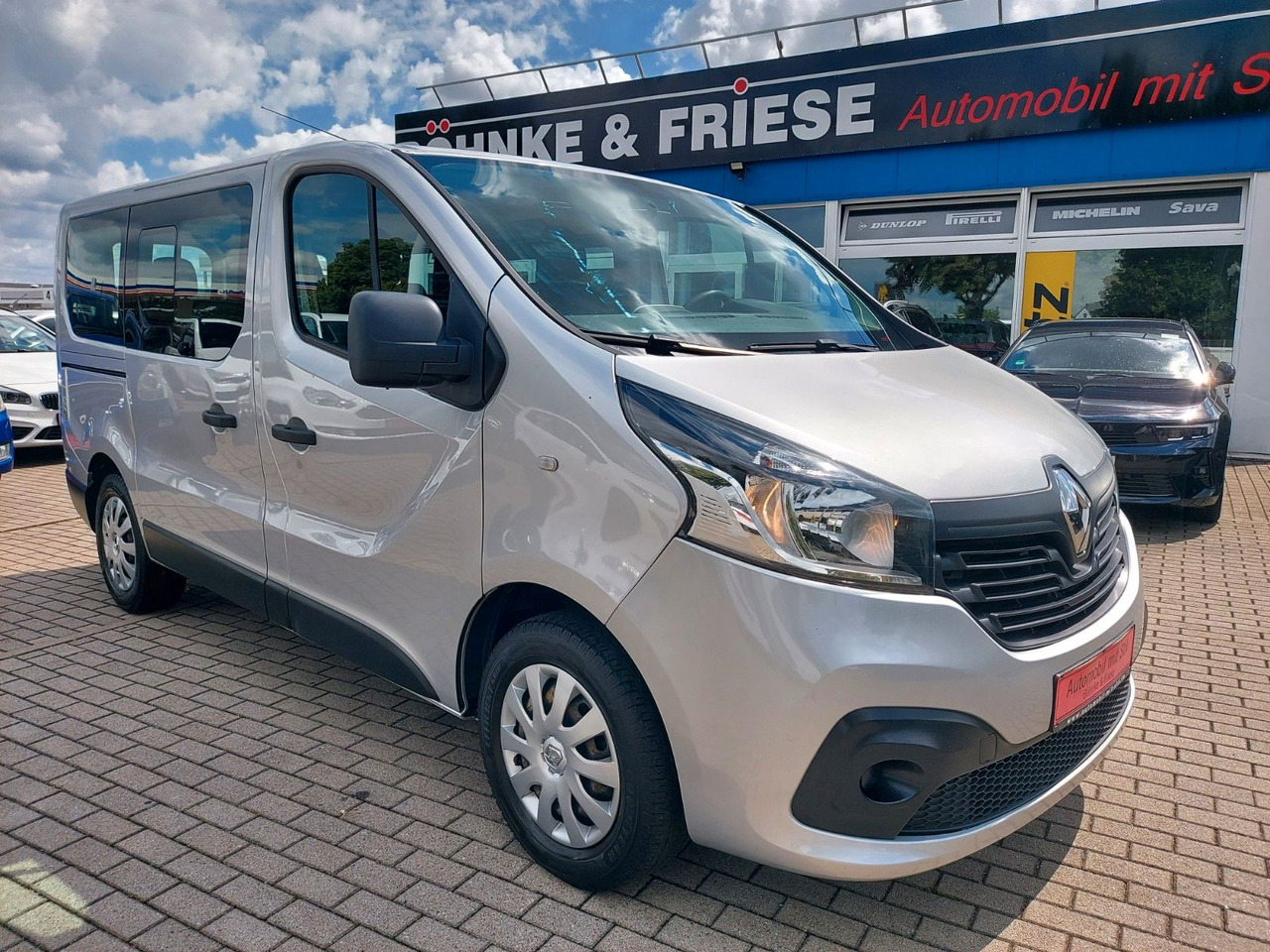 Renault Trafic Combi L1H1 2,7t Expression Klima - Putnički kombi: slika Renault Trafic Combi L1H1 2,7t Expression Klima - Putnički kombi Renault Trafic Combi L1H1 2,7t Expression Klima - Putnički kombi: slika Renault Trafic Combi L1H1 2,7t Expression Klima - Putnički kombi