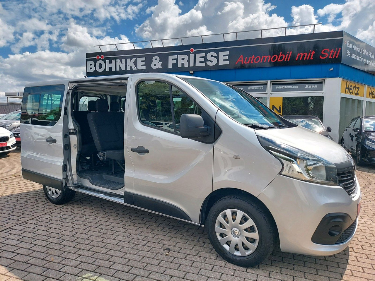 Renault Trafic Combi L1H1 2,7t Expression Klima - Putnički kombi: slika Renault Trafic Combi L1H1 2,7t Expression Klima - Putnički kombi Renault Trafic Combi L1H1 2,7t Expression Klima - Putnički kombi: slika Renault Trafic Combi L1H1 2,7t Expression Klima - Putnički kombi