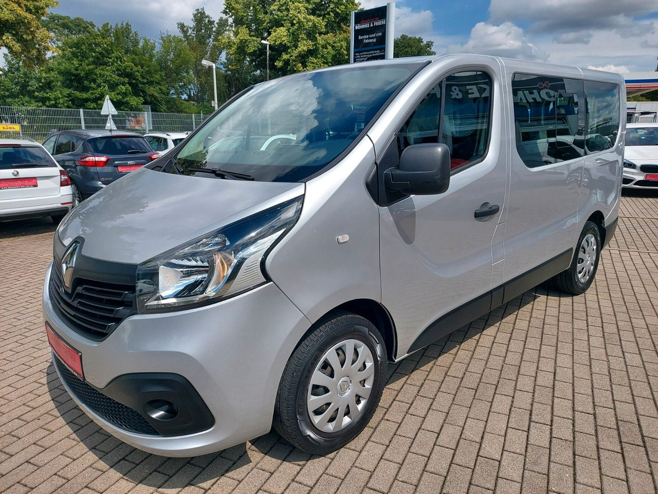 Renault Trafic Combi L1H1 2,7t Expression Klima - Putnički kombi: slika Renault Trafic Combi L1H1 2,7t Expression Klima - Putnički kombi Renault Trafic Combi L1H1 2,7t Expression Klima - Putnički kombi: slika Renault Trafic Combi L1H1 2,7t Expression Klima - Putnički kombi