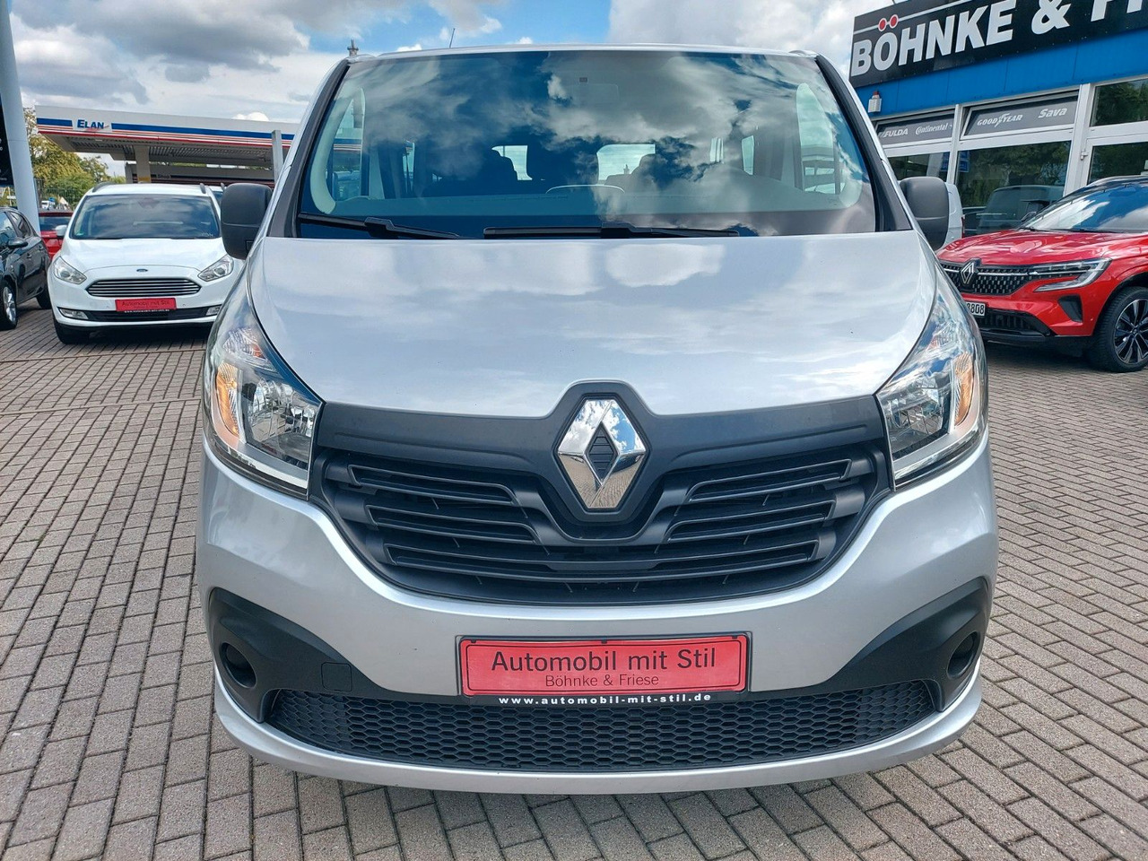 Renault Trafic Combi L1H1 2,7t Expression Klima - Putnički kombi: slika Renault Trafic Combi L1H1 2,7t Expression Klima - Putnički kombi Renault Trafic Combi L1H1 2,7t Expression Klima - Putnički kombi: slika Renault Trafic Combi L1H1 2,7t Expression Klima - Putnički kombi