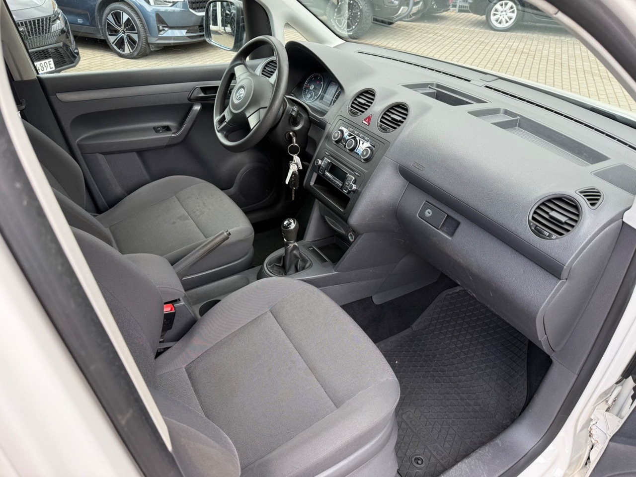 Putnički kombi Volkswagen Caddy Maxi  KastenKombi 5 SITZER KLIMAA SHZ AHK: slika Putnički kombi Volkswagen Caddy Maxi  KastenKombi 5 SITZER KLIMAA SHZ AHK