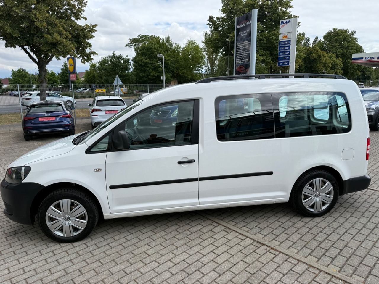 Putnički kombi Volkswagen Caddy Maxi  KastenKombi 5 SITZER KLIMAA SHZ AHK: slika Putnički kombi Volkswagen Caddy Maxi  KastenKombi 5 SITZER KLIMAA SHZ AHK