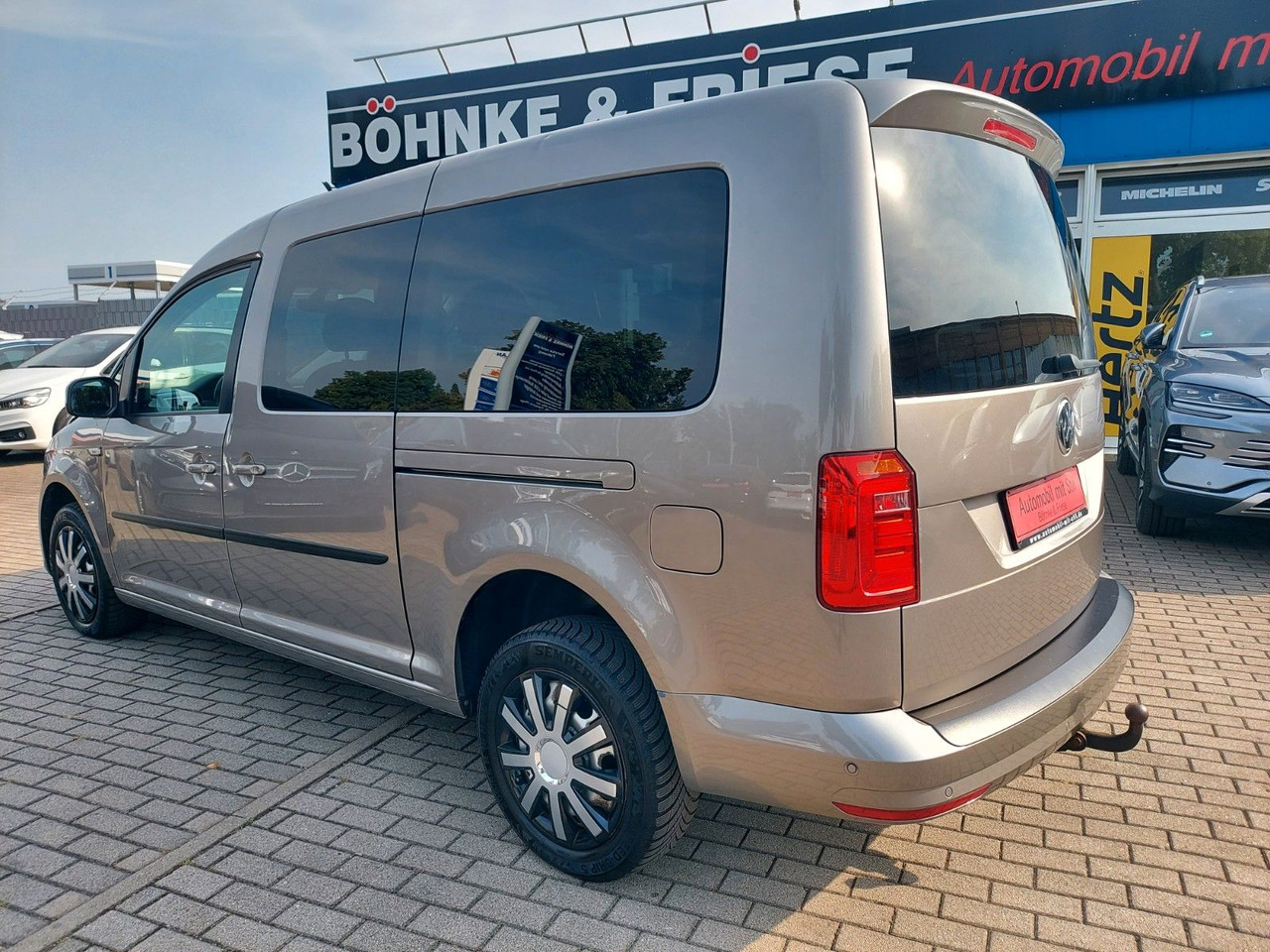 Volkswagen Caddy PKW Maxi 4Motion DSG 7 Sitze Klima Tempo - Putnički kombi: slika Volkswagen Caddy PKW Maxi 4Motion DSG 7 Sitze Klima Tempo - Putnički kombi Volkswagen Caddy PKW Maxi 4Motion DSG 7 Sitze Klima Tempo - Putnički kombi: slika Volkswagen Caddy PKW Maxi 4Motion DSG 7 Sitze Klima Tempo - Putnički kombi