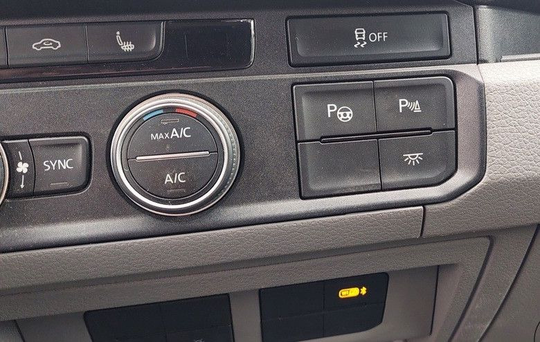 Putnički kombi Volkswagen Crafter Kasten 35 M Lang Hochdach DSG LED AHK: slika Putnički kombi Volkswagen Crafter Kasten 35 M Lang Hochdach DSG LED AHK Putnički kombi Volkswagen Crafter Kasten 35 M Lang Hochdach DSG LED AHK: slika Putnički kombi Volkswagen Crafter Kasten 35 M Lang Hochdach DSG LED AHK