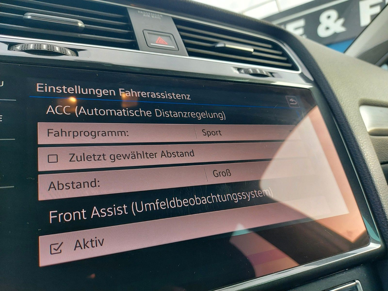 Volkswagen Golf VII Variant DSG Comfort ACC Massage Nav DAB - Karavan: slika Volkswagen Golf VII Variant DSG Comfort ACC Massage Nav DAB - Karavan Volkswagen Golf VII Variant DSG Comfort ACC Massage Nav DAB - Karavan: slika Volkswagen Golf VII Variant DSG Comfort ACC Massage Nav DAB - Karavan