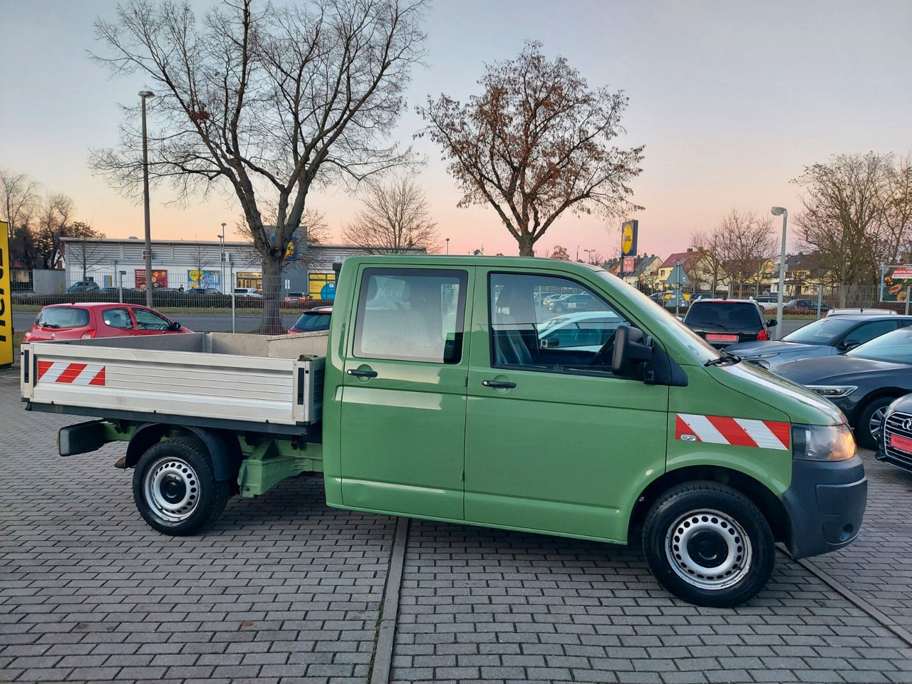 Dostavno vozilo s ravnom platformom, Dostavno vozilo s dvostrukom kabinom Volkswagen T5 Transporter Pritsche Doppelkabine: slika Dostavno vozilo s ravnom platformom, Dostavno vozilo s dvostrukom kabinom Volkswagen T5 Transporter Pritsche Doppelkabine Dostavno vozilo s ravnom platformom, Dostavno vozilo s dvostrukom kabinom Volkswagen T5 Transporter Pritsche Doppelkabine: slika Dostavno vozilo s ravnom platformom, Dostavno vozilo s dvostrukom kabinom Volkswagen T5 Transporter Pritsche Doppelkabine